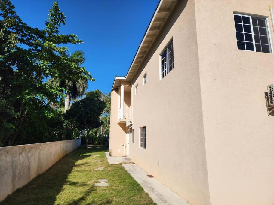 Paradise Nestled Between Montego Bay And Negril Hopewell Екстериор снимка